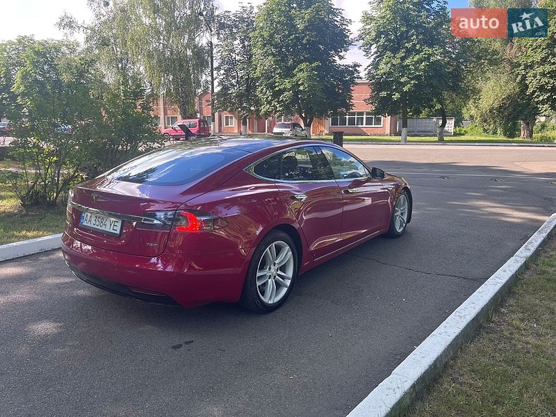 Ліфтбек Tesla Model S 2016 в Радомишлі