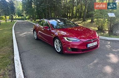 Ліфтбек Tesla Model S 2016 в Радомишлі