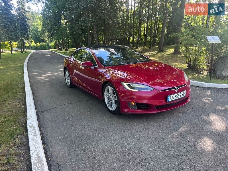 Ліфтбек Tesla Model S 2016 в Радомишлі