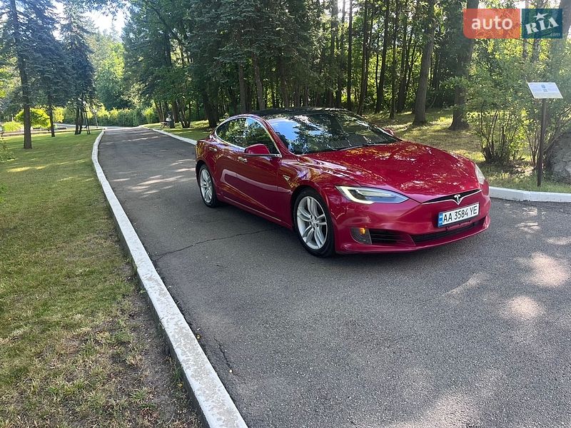 Ліфтбек Tesla Model S 2016 в Радомишлі