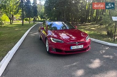 Ліфтбек Tesla Model S 2016 в Радомишлі