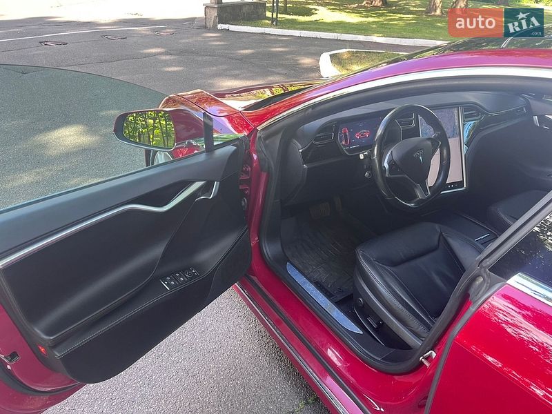 Ліфтбек Tesla Model S 2016 в Радомишлі