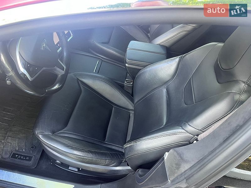Ліфтбек Tesla Model S 2016 в Радомишлі
