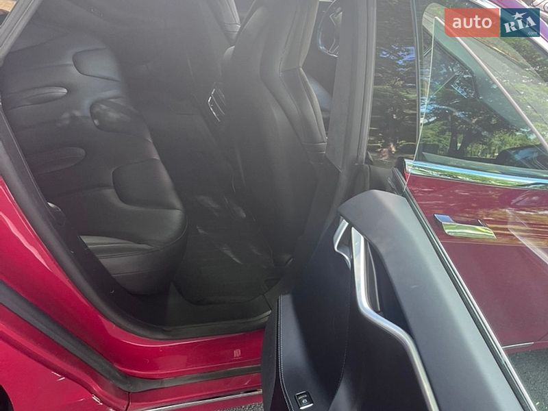 Ліфтбек Tesla Model S 2016 в Радомишлі