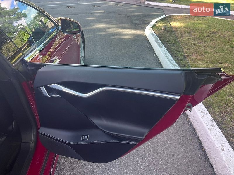 Ліфтбек Tesla Model S 2016 в Радомишлі
