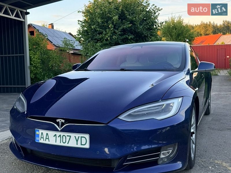 Лифтбек Tesla Model S 2017 в Киеве