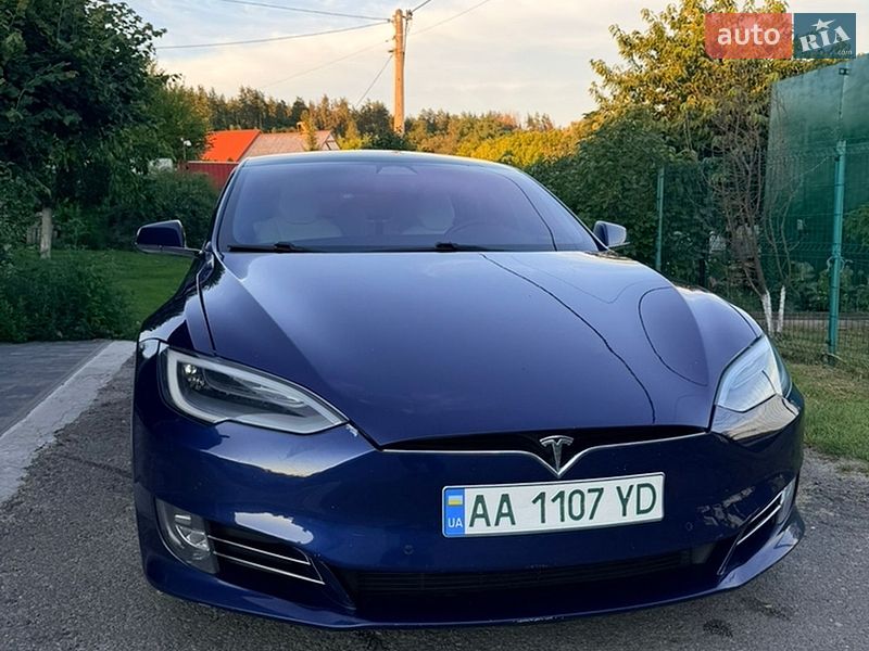 Лифтбек Tesla Model S 2017 в Киеве