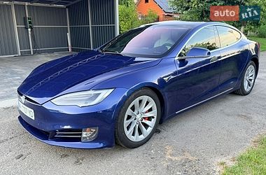 Лифтбек Tesla Model S 2017 в Киеве