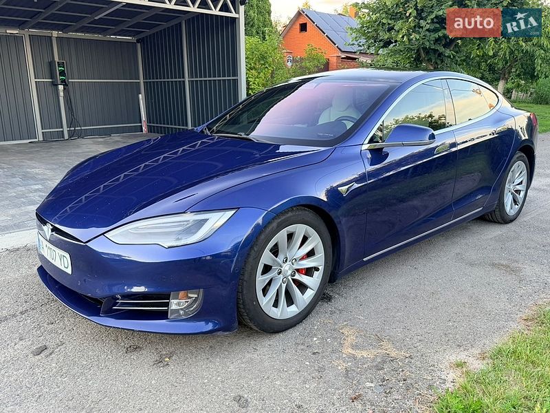 Лифтбек Tesla Model S 2017 в Киеве