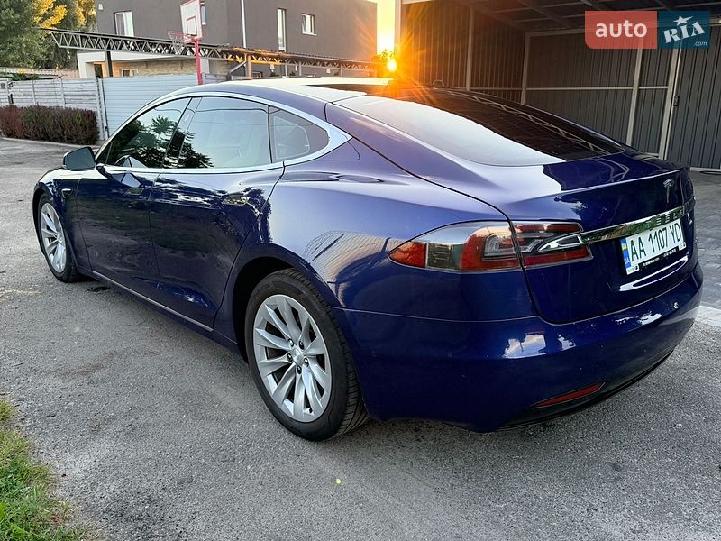 Лифтбек Tesla Model S 2017 в Киеве