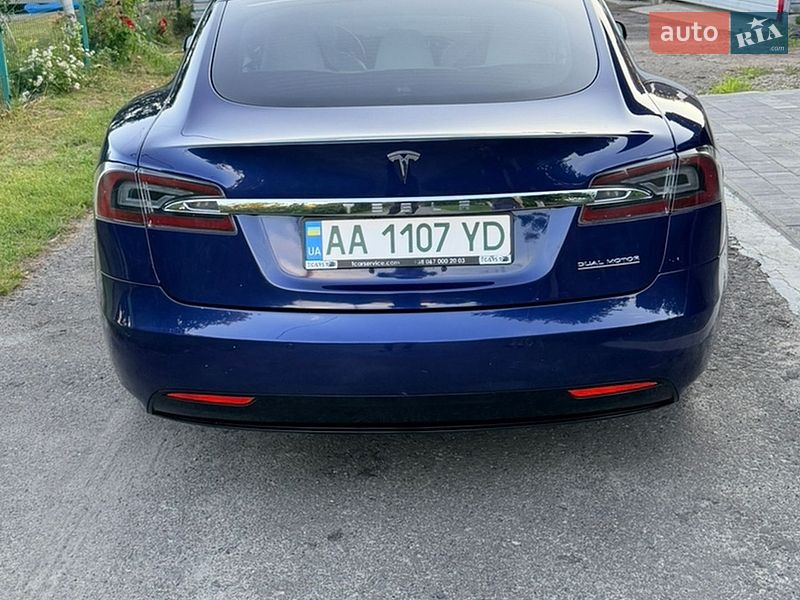 Лифтбек Tesla Model S 2017 в Киеве