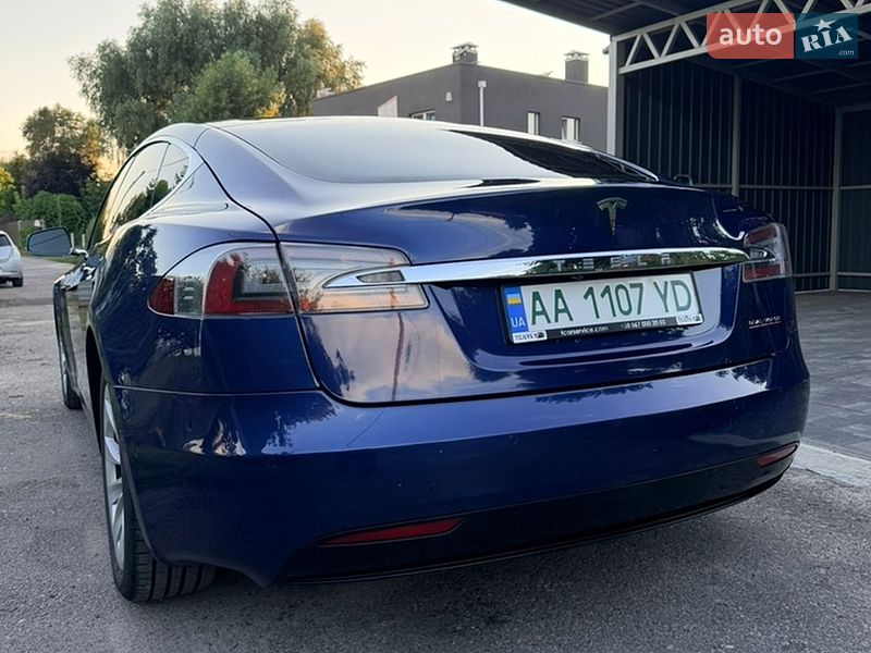 Лифтбек Tesla Model S 2017 в Киеве