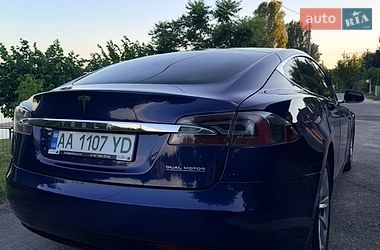 Лифтбек Tesla Model S 2017 в Киеве