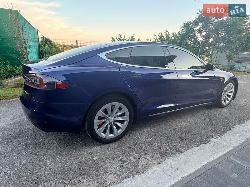 Лифтбек Tesla Model S 2017 в Киеве