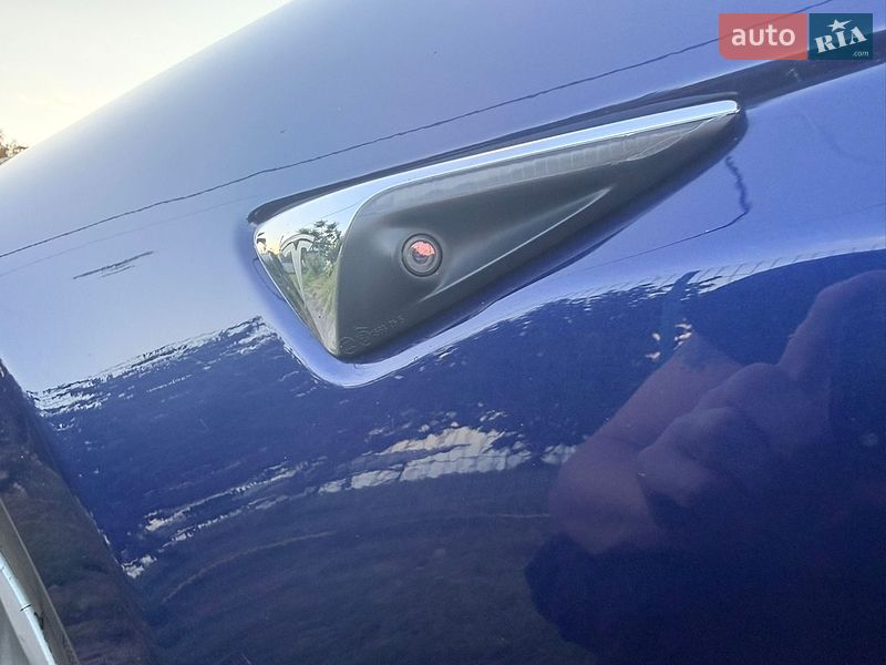 Лифтбек Tesla Model S 2017 в Киеве