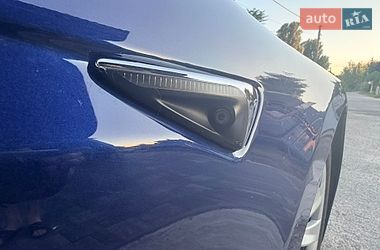 Лифтбек Tesla Model S 2017 в Киеве