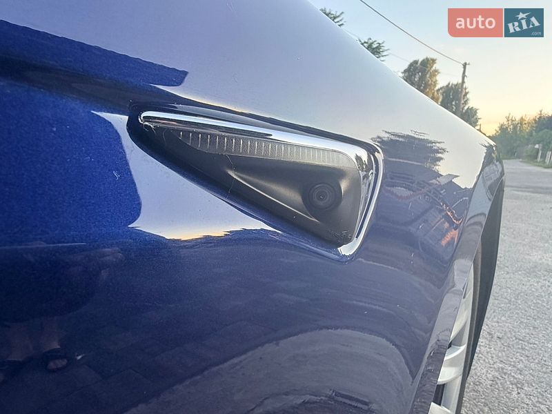 Лифтбек Tesla Model S 2017 в Киеве