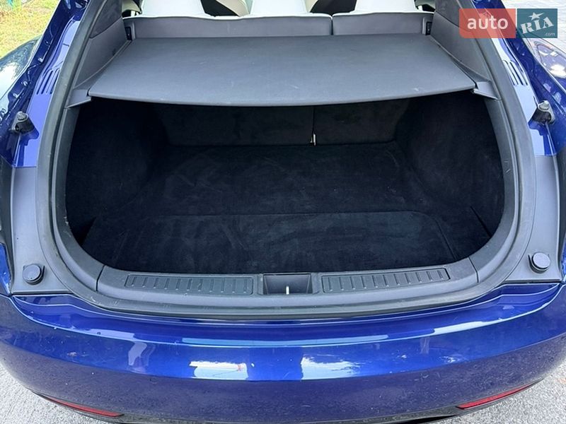 Лифтбек Tesla Model S 2017 в Киеве