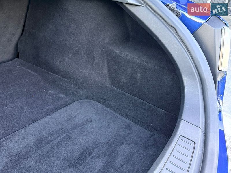 Лифтбек Tesla Model S 2017 в Киеве