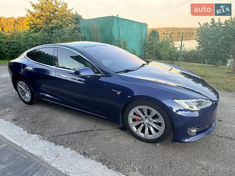 Лифтбек Tesla Model S 2017 в Киеве