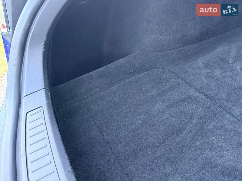 Лифтбек Tesla Model S 2017 в Киеве