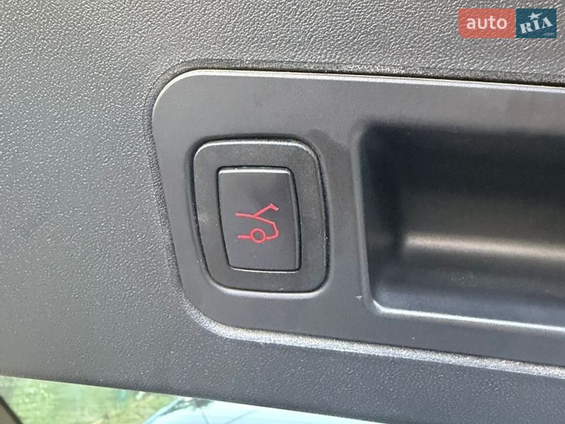 Лифтбек Tesla Model S 2017 в Киеве