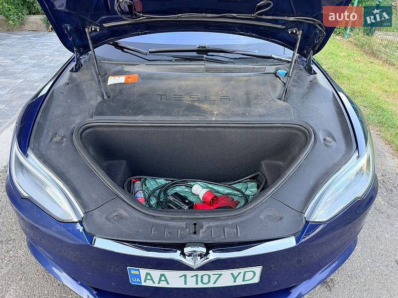 Лифтбек Tesla Model S 2017 в Киеве