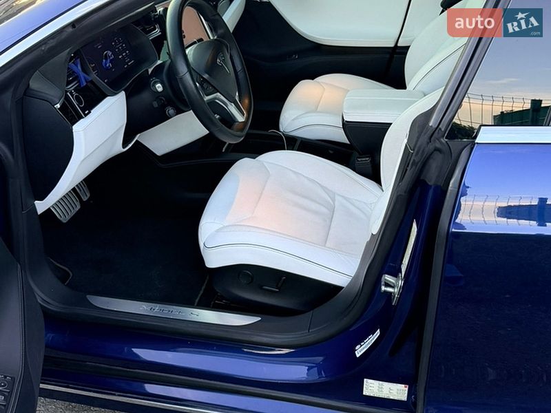 Лифтбек Tesla Model S 2017 в Киеве