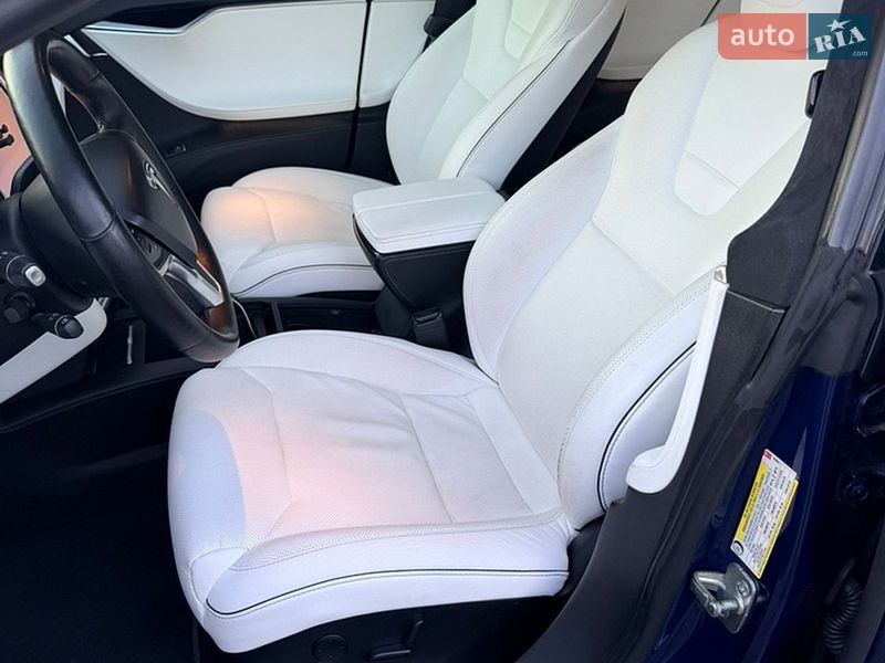 Лифтбек Tesla Model S 2017 в Киеве