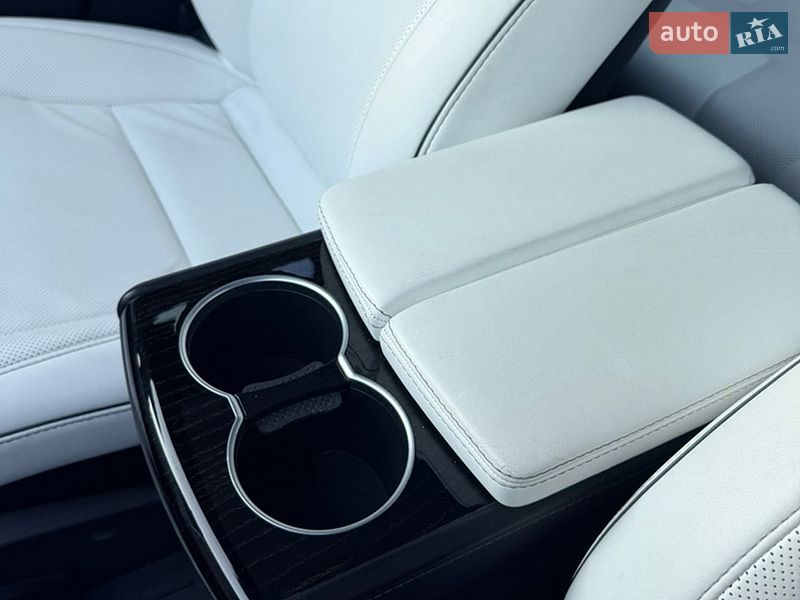 Лифтбек Tesla Model S 2017 в Киеве