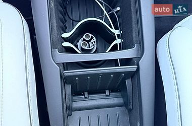Лифтбек Tesla Model S 2017 в Киеве