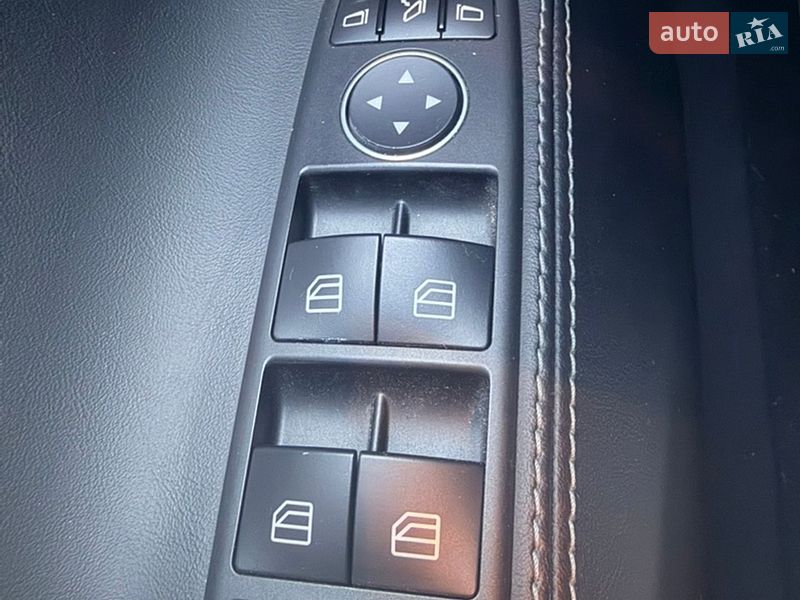 Лифтбек Tesla Model S 2017 в Киеве