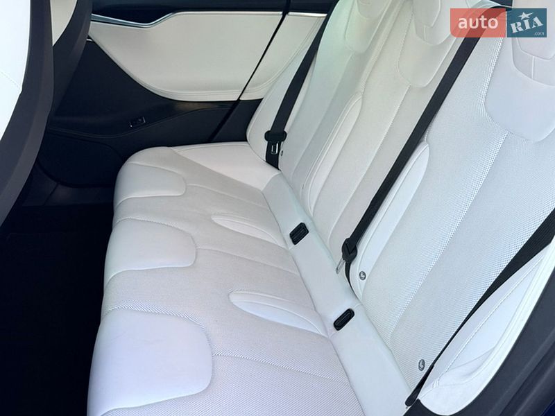 Лифтбек Tesla Model S 2017 в Киеве