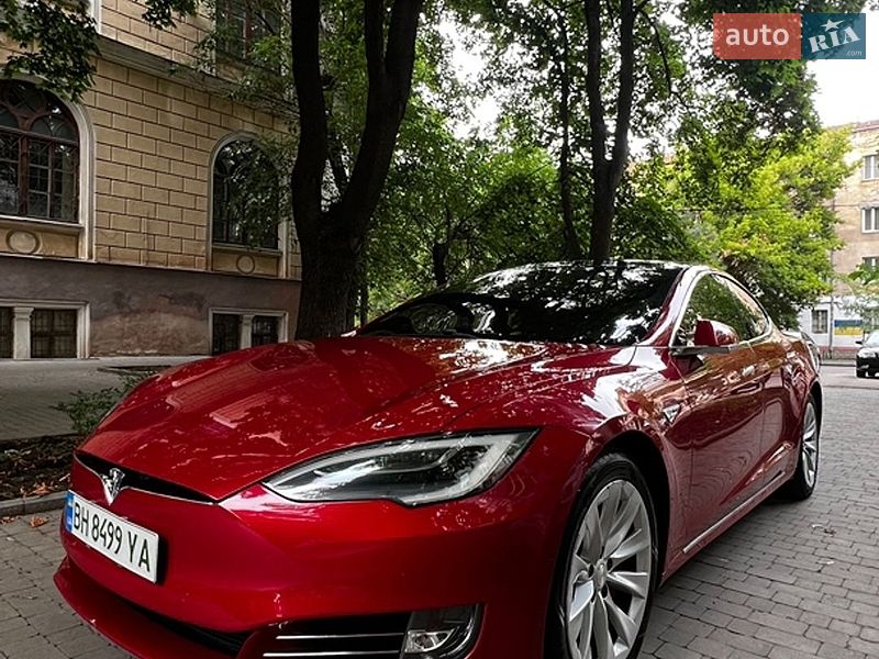 Ліфтбек Tesla Model S 2016 в Одесі