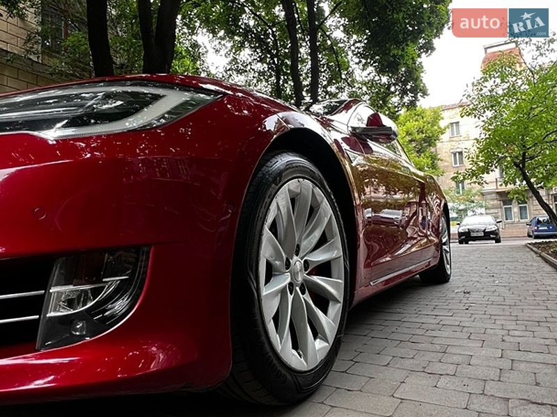 Ліфтбек Tesla Model S 2016 в Одесі