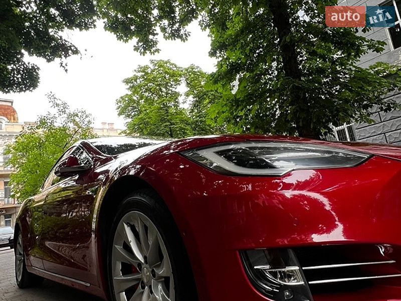 Ліфтбек Tesla Model S 2016 в Одесі