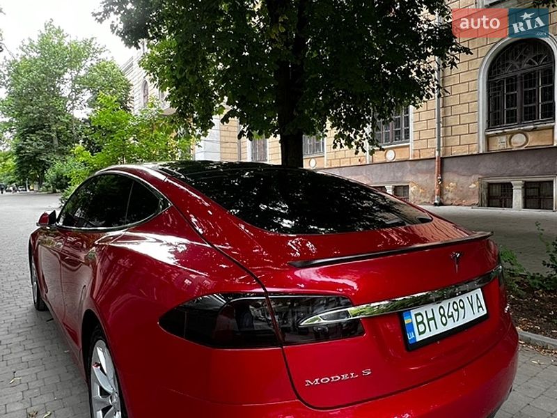 Ліфтбек Tesla Model S 2016 в Одесі