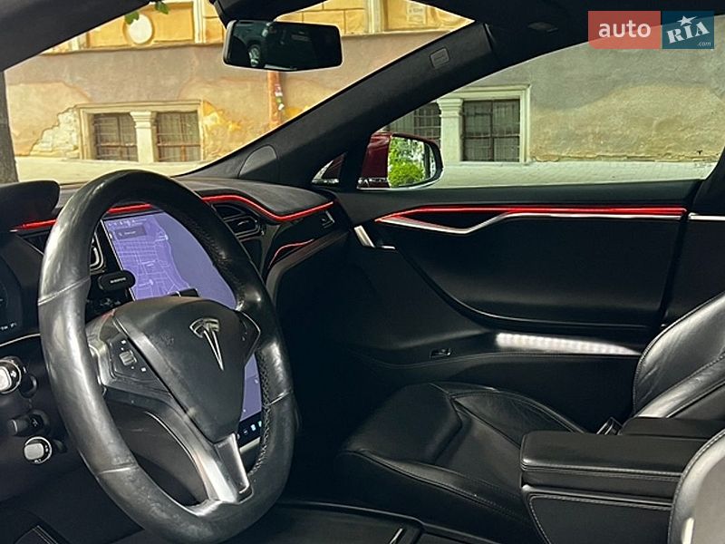 Ліфтбек Tesla Model S 2016 в Одесі