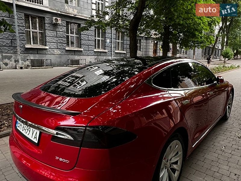 Ліфтбек Tesla Model S 2016 в Одесі