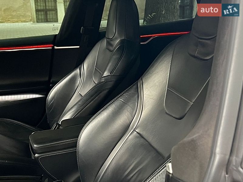 Ліфтбек Tesla Model S 2016 в Одесі