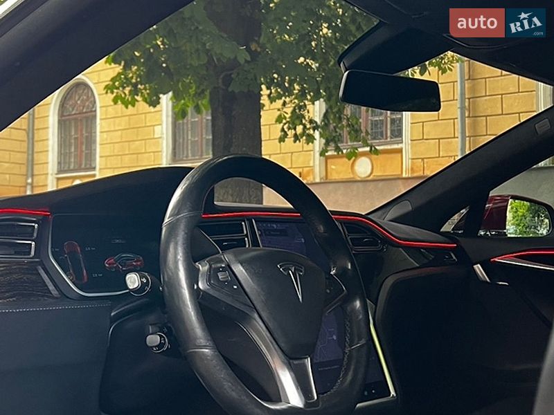 Ліфтбек Tesla Model S 2016 в Одесі