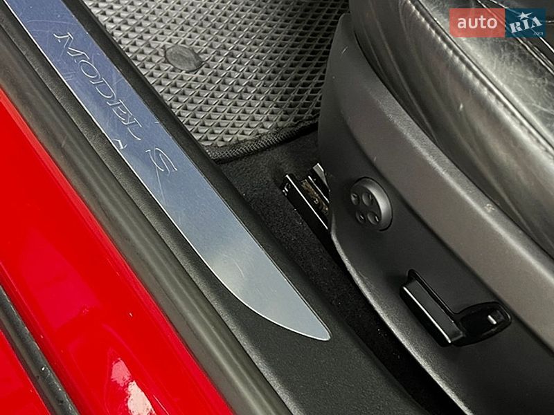 Ліфтбек Tesla Model S 2016 в Одесі