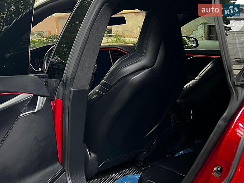Ліфтбек Tesla Model S 2016 в Одесі