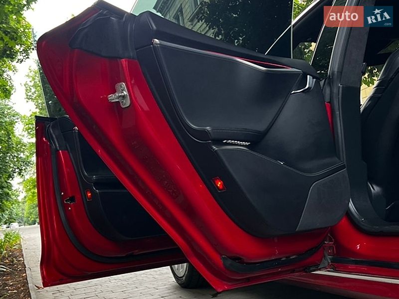 Ліфтбек Tesla Model S 2016 в Одесі