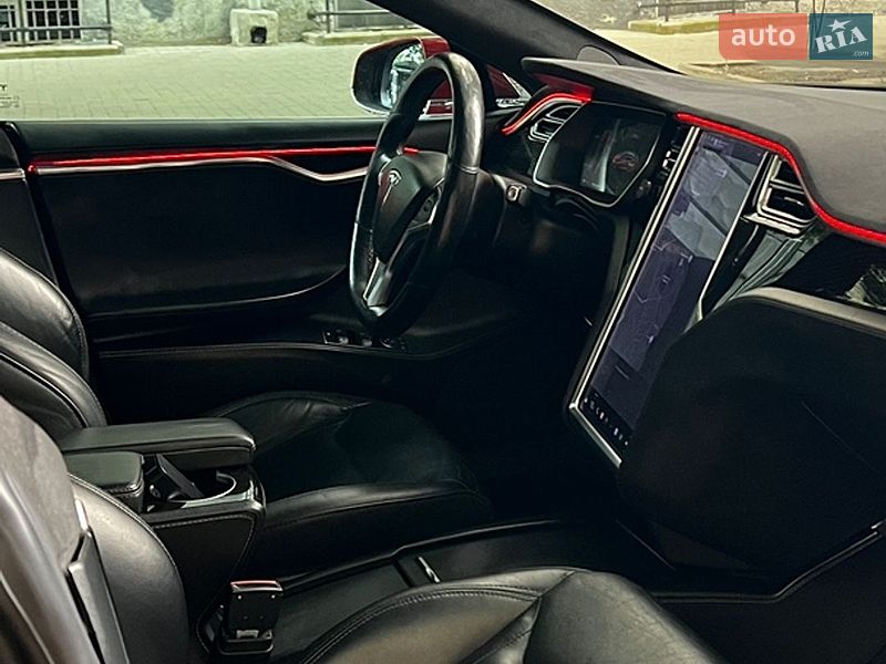 Ліфтбек Tesla Model S 2016 в Одесі
