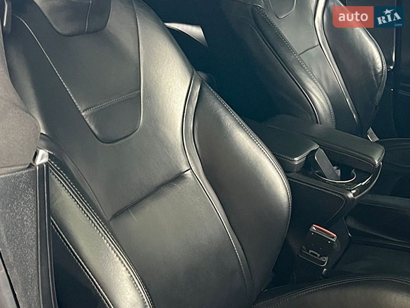 Ліфтбек Tesla Model S 2016 в Одесі