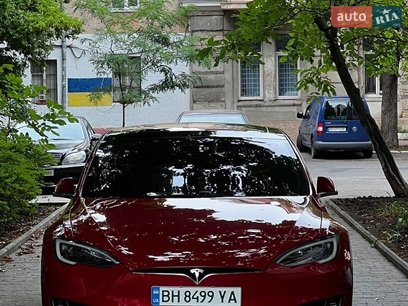 Ліфтбек Tesla Model S 2016 в Одесі