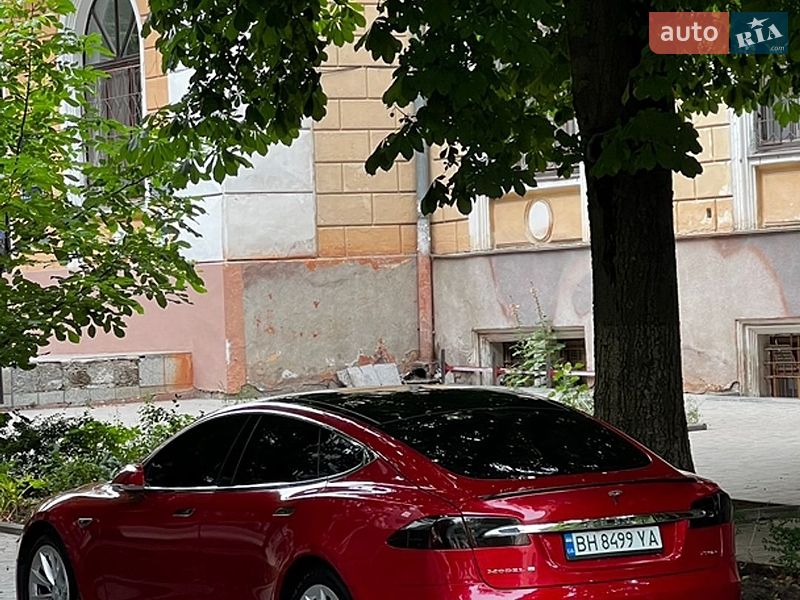 Ліфтбек Tesla Model S 2016 в Одесі
