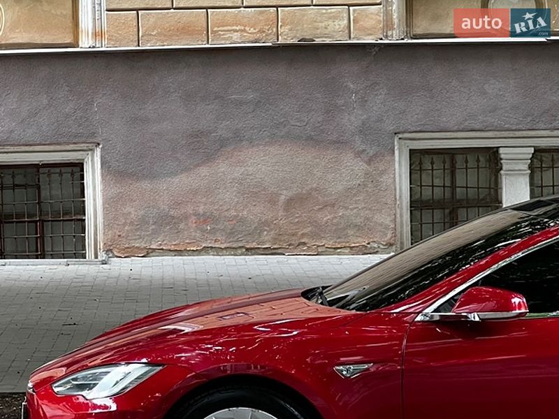 Ліфтбек Tesla Model S 2016 в Одесі