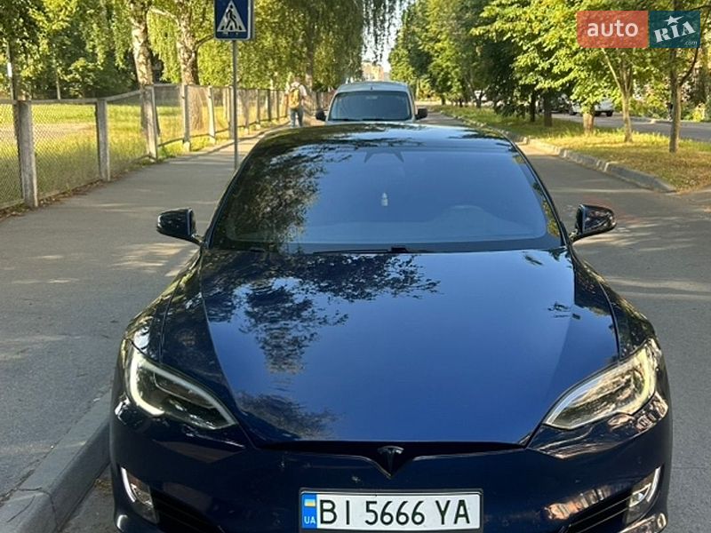 Лифтбек Tesla Model S 2017 в Пирятине